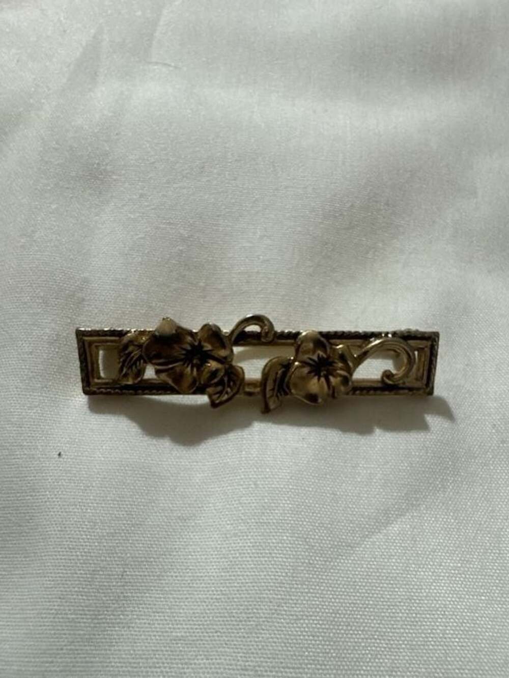 Avon Gold Tone Floral Bar Brooch